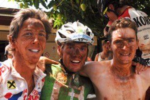 Dreckverschmiert aber gl�cklich im Ziel in Cairns
