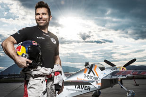 Hannes Arch Airshow (Foto: Samo Vidic / Red Bull Content Pool Hannes Arch Airshow (Foto: Samo Vidic / Red Bull Content Pool