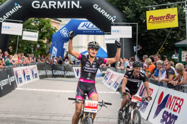 Barbara Mayer - Siegerin Strecke B Salzkammergut Trophy 2015 (Foto: Marc Schwarz) Barbara Mayer - Siegerin Strecke B Salzkammergut Trophy 2015 (Foto: Marc Schwarz)