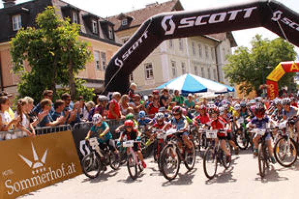 Salzkammergut Trophy 2015 - Start U9 - SCOTT Junior Trophy (Foto: Kurt Reiter) Salzkammergut Trophy 2015 - Start U9 - SCOTT Junior Trophy (Foto: Kurt Reiter)