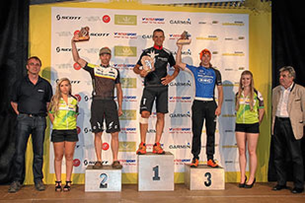 Siegerehrung M40 der A-Strecke 2016 (Foto: Kurt Reiter) Siegerehrung M40 der A-Strecke 2016 (Foto: Kurt Reiter)