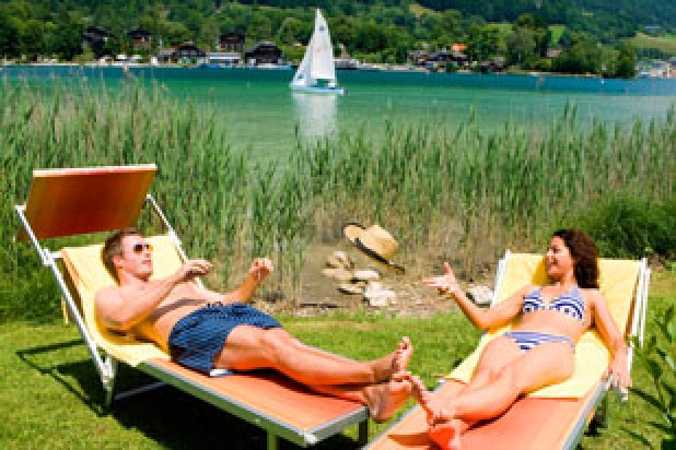 Therme und See - Badeplatz am Wolfgangsee (Foto: EurothermenResorts) Therme und See - Badeplatz am Wolfgangsee (Foto: EurothermenResorts)