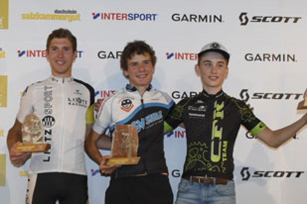 Jan-Ole Zilse (1. Platz), Benjamin Illek (2. Platz) und Daniel Eichmair (3. Platz) - Sieger Salzkammergut Trophy 2018 - Junioren Strecke F (Foto: Rudi Knoll) Jan-Ole Zilse (1. Platz), Benjamin Illek (2. Platz) und Daniel Eichmair (3. Platz) - Sieger Salzkammergut Trophy 2018 - Junioren Strecke F (Foto: Rudi Knoll)