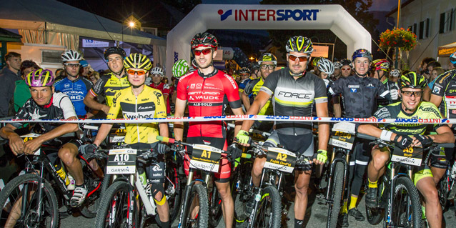 Startaufstellung Salzkammergut Trophy 2016 (Foto: Erwin Haiden)  v.l. Martin Ludwiczek (AUT), Cesnaková Milena (CZE), Andreas Seewald (GER), Ondřej Fojtík (CZE), Andi Goldberger (AUT) und Wolfgang Krenn (AUT)