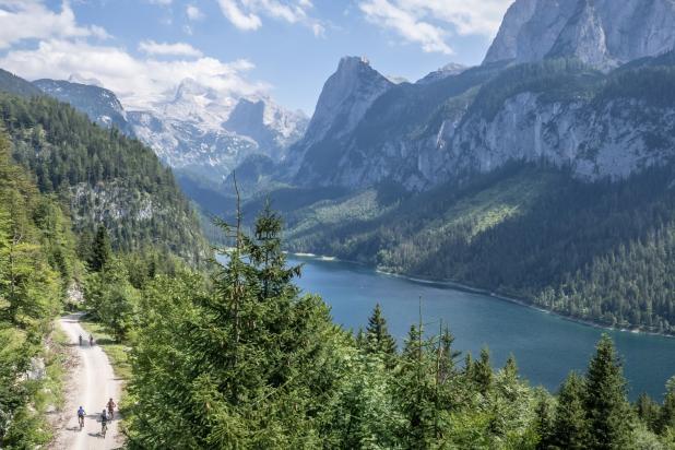 Salzkammergut Trophy 2022 - Dachstein mit Gosaukamm und Gosausee (Foto: Erwin Haiden)