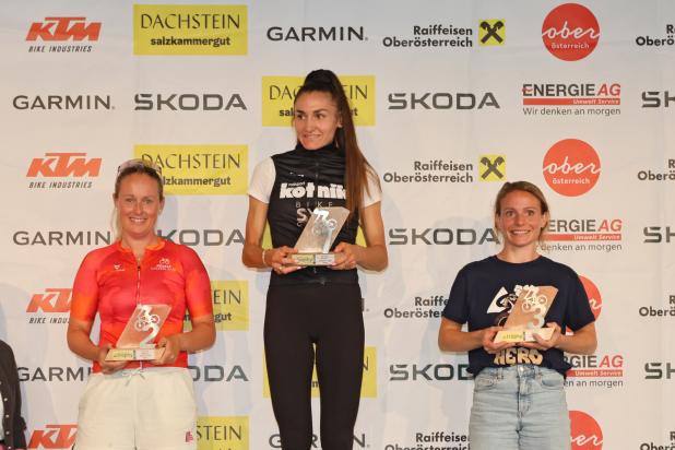 Marlies Feichtenhofer (1. Platz), Katharina Wenkoff (2. Platz) und Stefanie Lisko (3. Platz) - Sieger Salzkammergut Trophy 2026 - Gravel.two (Foto: Kurt Reiter)