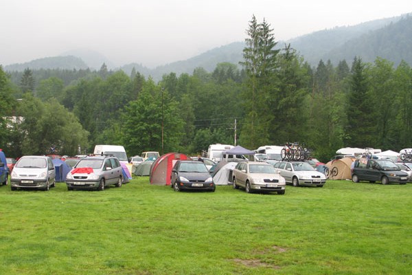 Sosta dei Camper sul campo da calcio del SV Bad Goisern