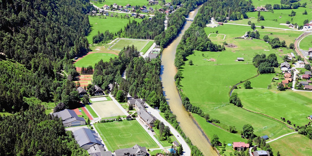 Außenansicht Bundesport- und Freizeitzentrum Obertraun
