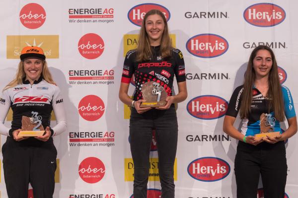 Katharina Sadnik (2. Platz), Clara Sommer (1. Platz) und Viktoria Gratzer (3. Platz) – Sieger Salzkammergut Trophy 2021 - Strecke F (Foto: Marc Schwarz)

