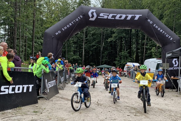 Salzkammergut Mountainbike Trophy 2021 – SCOTT Junior Trophy Start U7 (Foto: Gregor Lindpointner) Salzkammergut Mountainbike Trophy 2021 – SCOTT Junior Trophy Start U7 (Foto: Gregor Lindpointner)