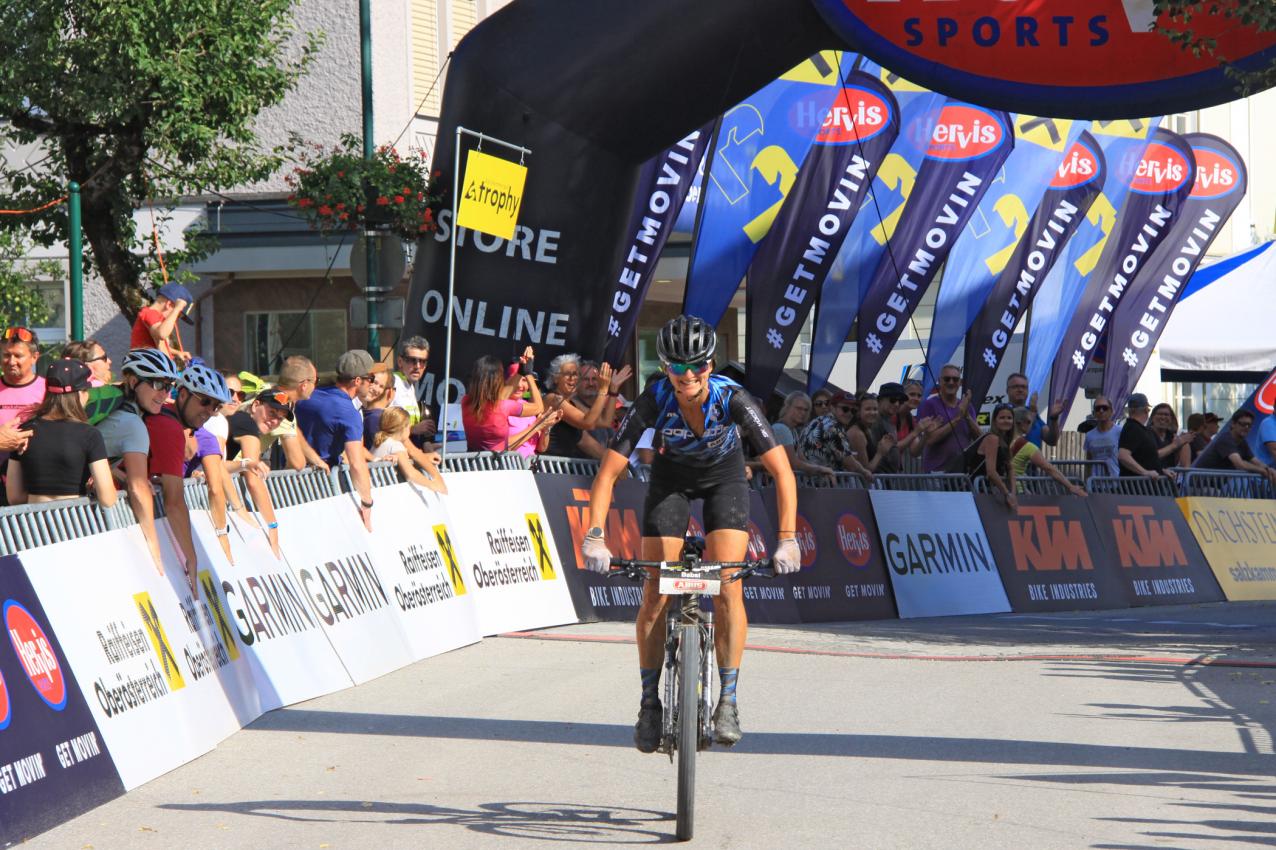 Barbara Mayer (AUT) - Siegerin Salzkammergut Trophy 2022 - 213 km Extremdistanz (Foto: Kurt Reiter)