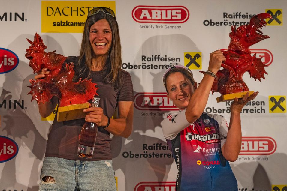 Bianca Somavilla (1. Platz), Lucia Carbini (3. Platz) - Sieger Salzkammergut Trophy 2023 Strecke A (Foto: Marc Schwarz)
